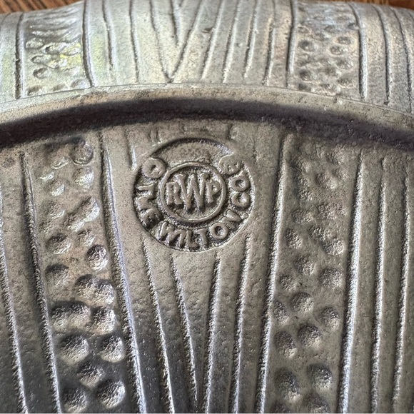 Vintage Wilton Pewter (RWP) Open Clam Serving Dish - Picture 6 of 6